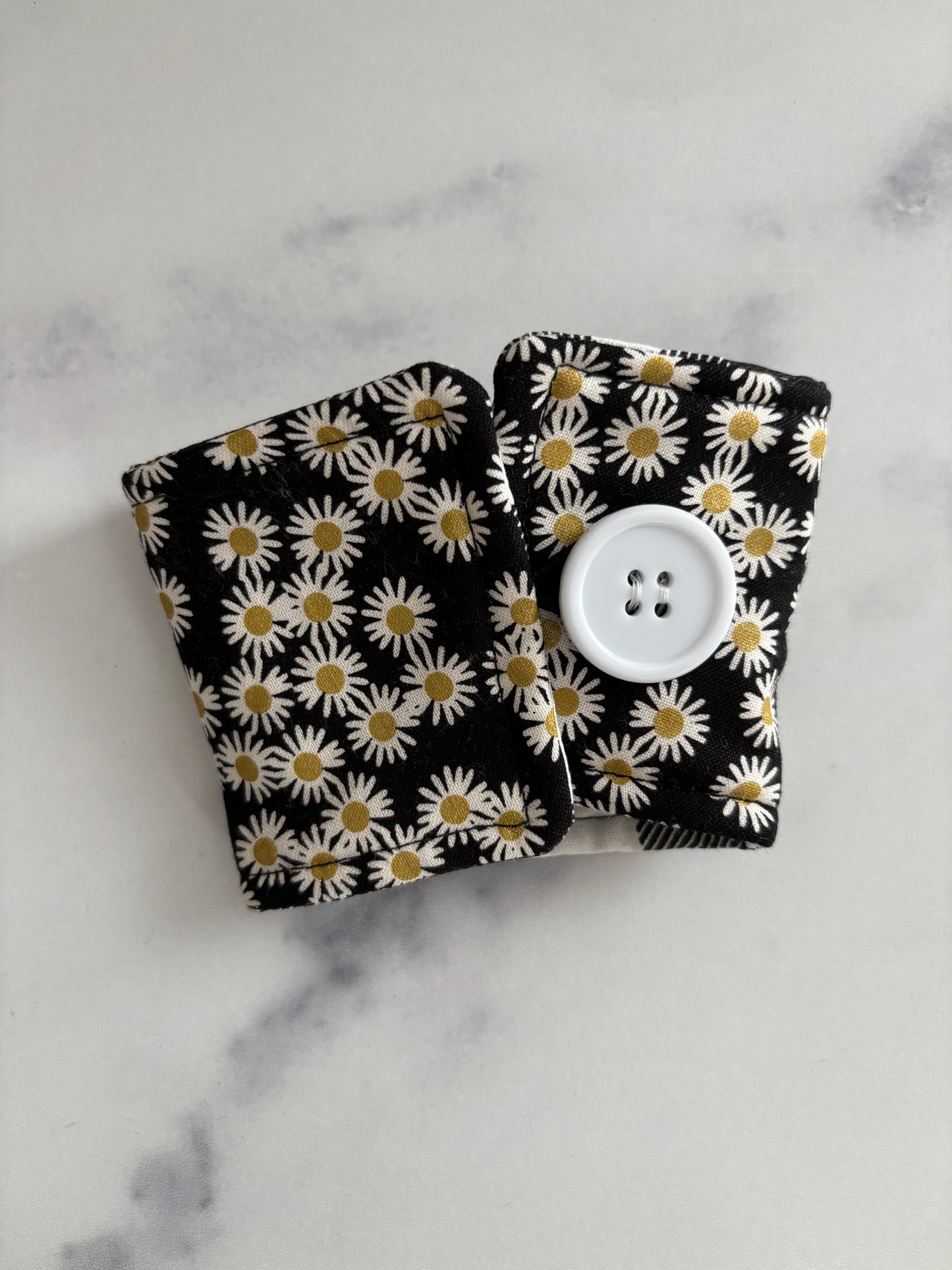 Sparkly Daisies - Reusable Coffee Sleeve