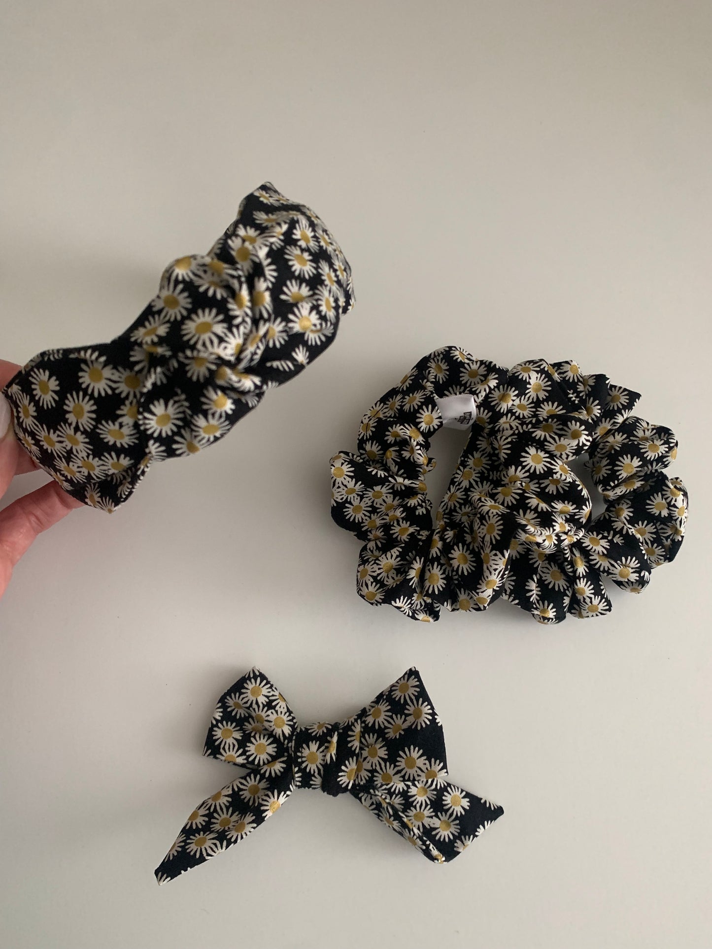 Sparkly Daisies on Black - Knotted Headband