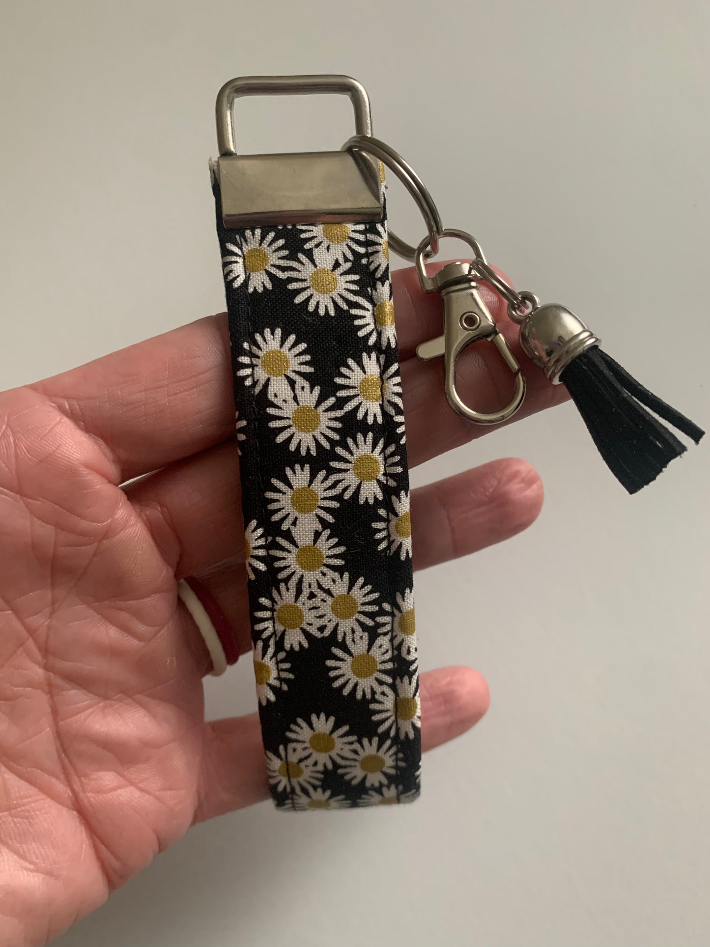 Sparkly Daisies on Black - Keychain