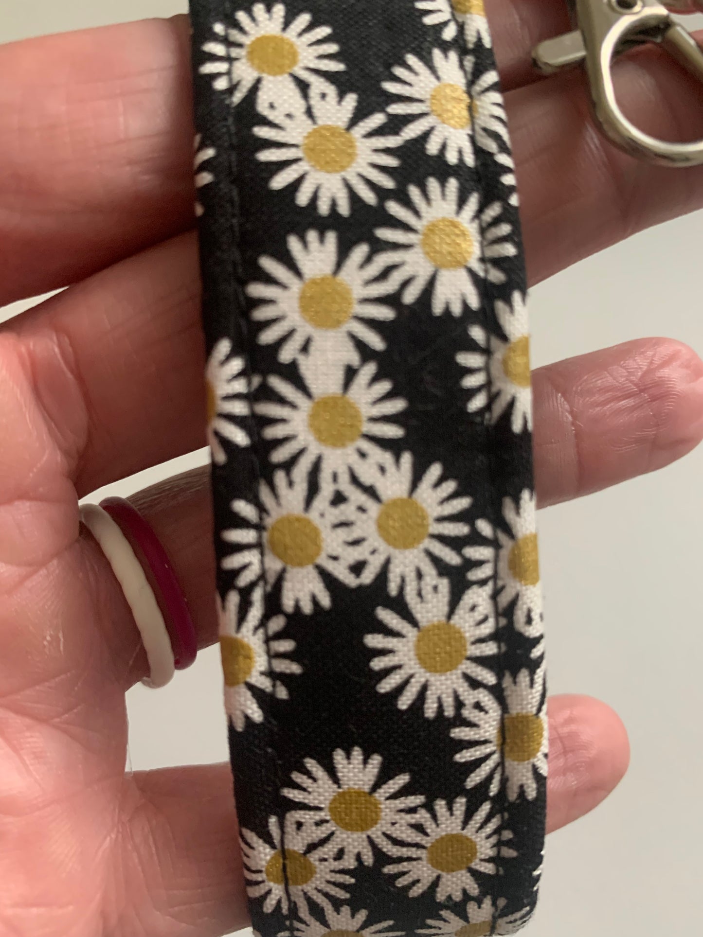 Sparkly Daisies on Black - Keychain