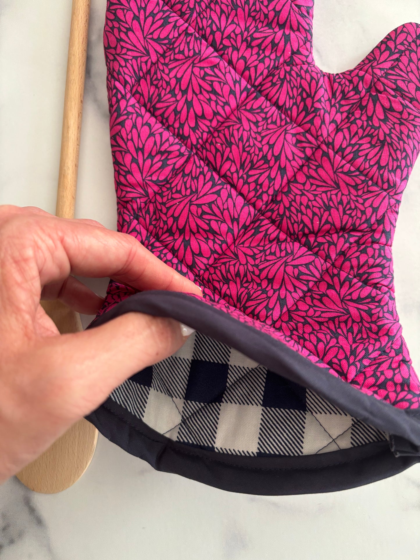Solstice Leafy Fuscia - Oven Mitt