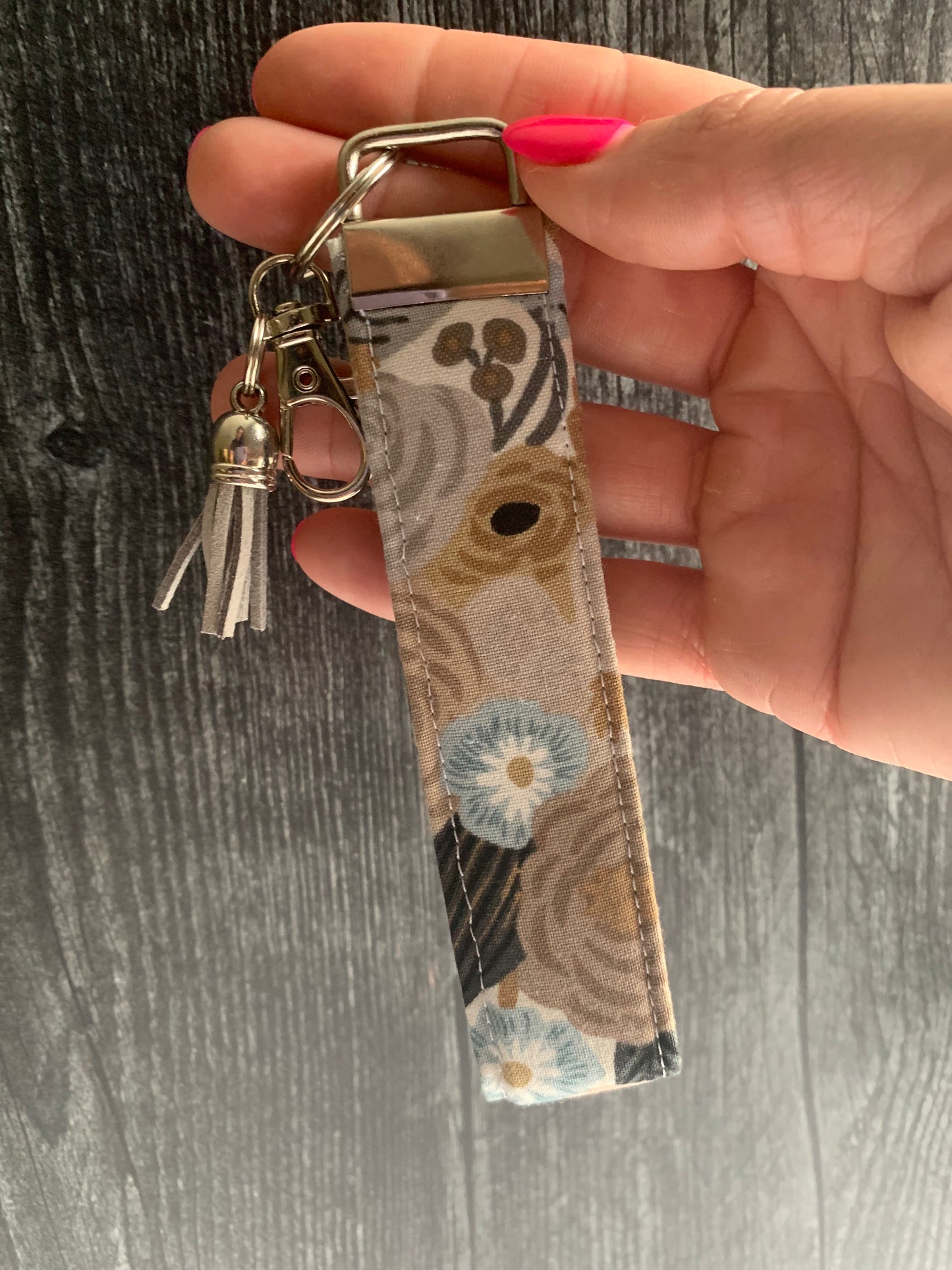 Garden Party Vines in Linen - Keychain