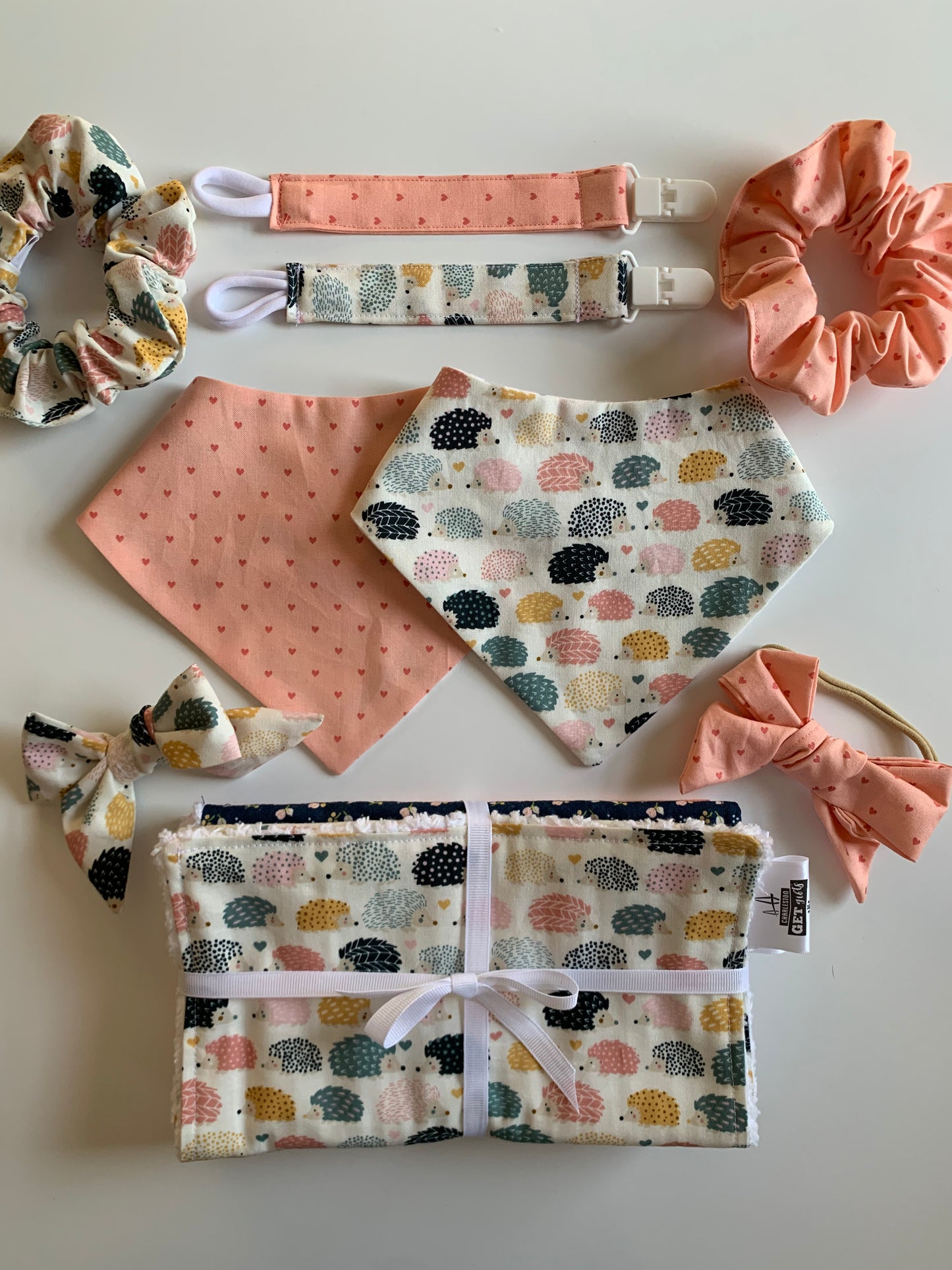 Hedgehogs and Hearts - Burp Cloths Set