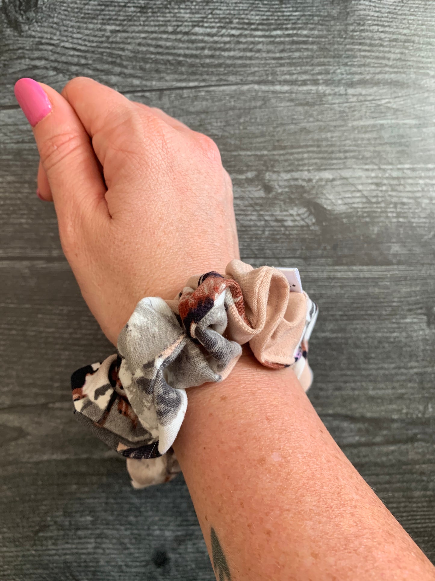 Beige Hawaiian Floral - Knit Scrunchie