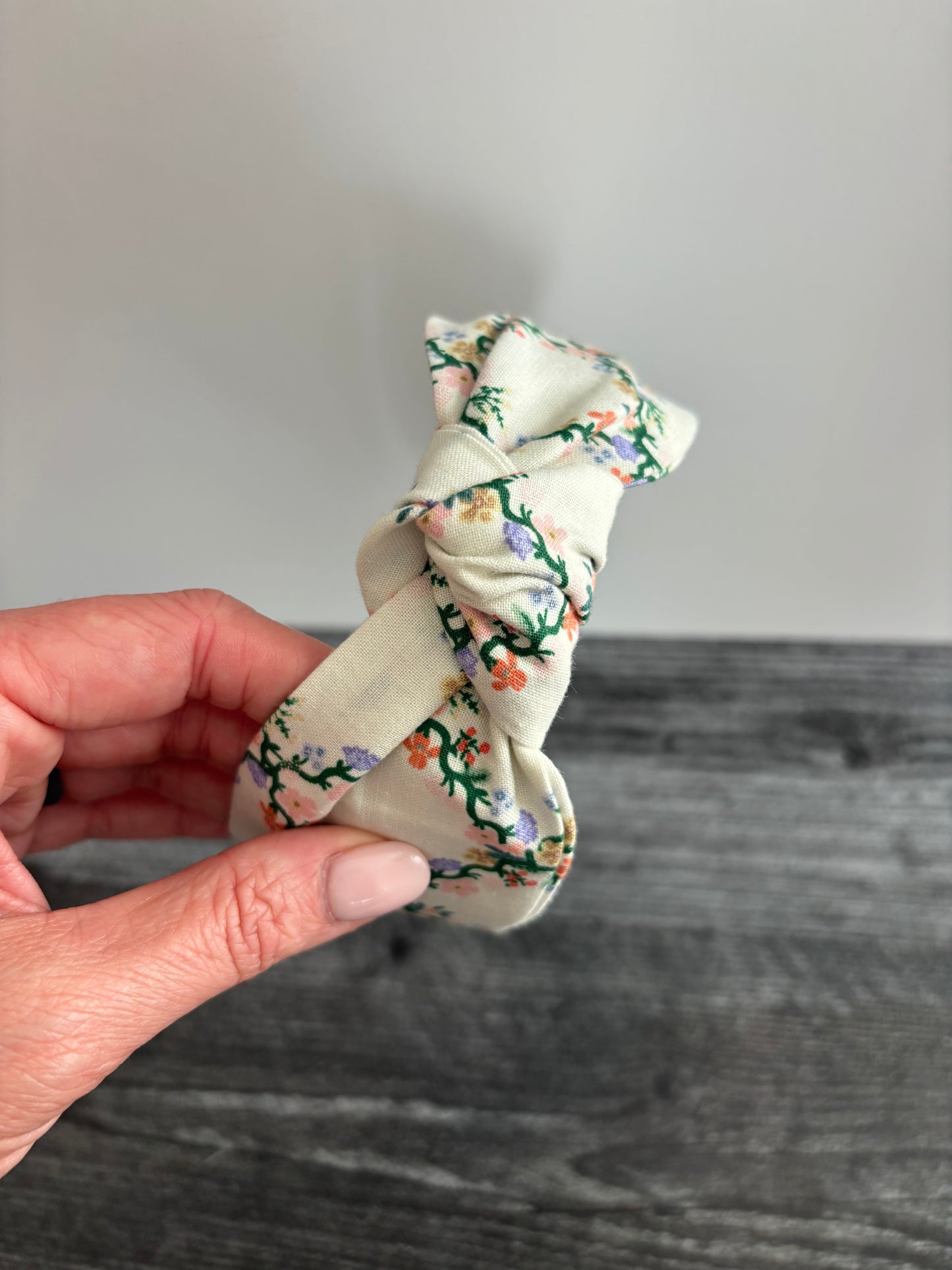 Floral Trellis Cream - Knotted Headband