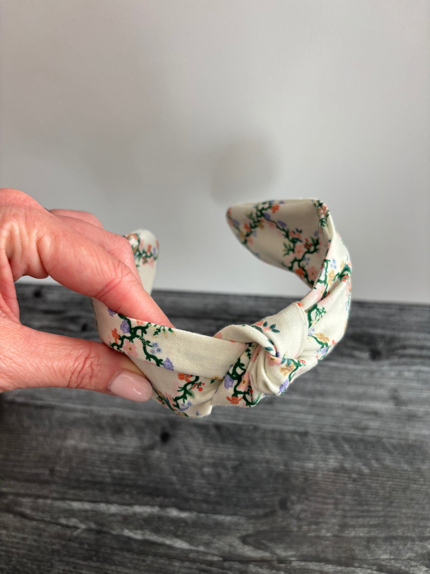 Floral Trellis Cream - Knotted Headband