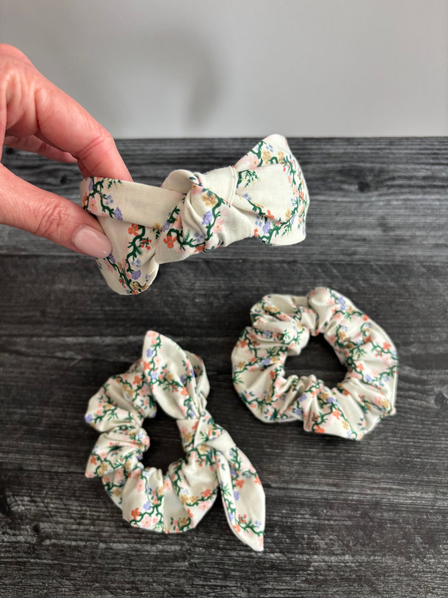 Floral Trellis Cream - Knotted Headband