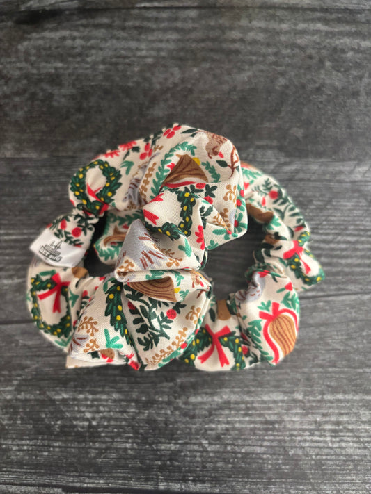 Christmastide Cream - Cotton Scrunchie