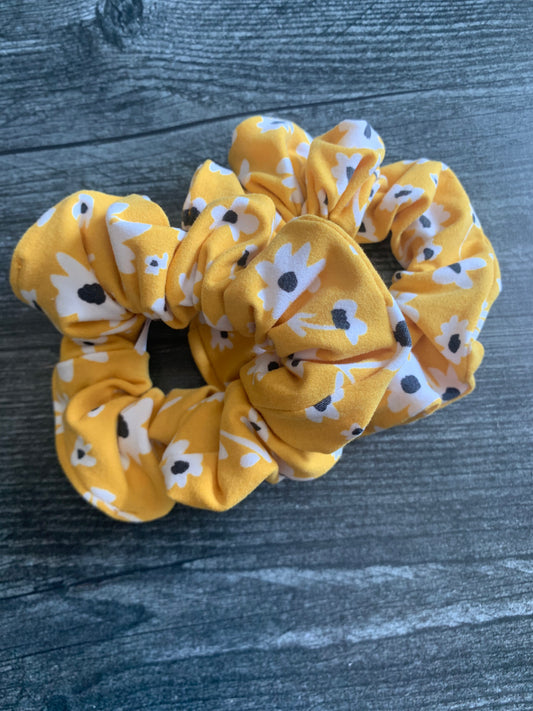 Yellow with Daisies - Knit Scrunchie