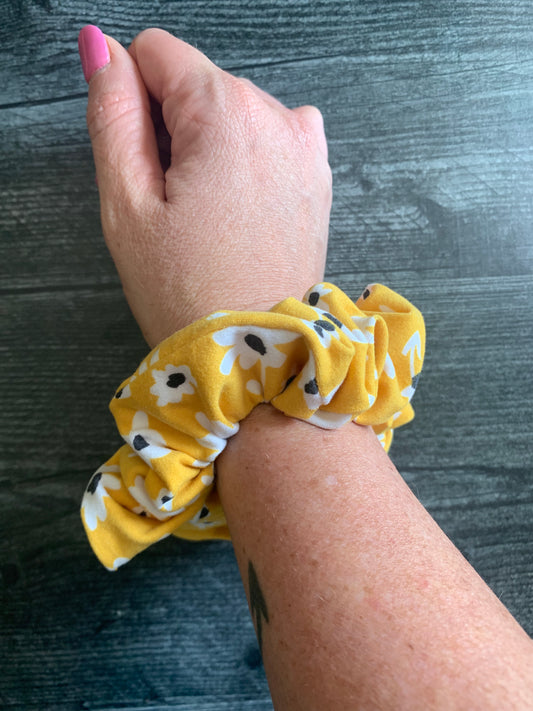 Yellow with Daisies - Knit Scrunchie